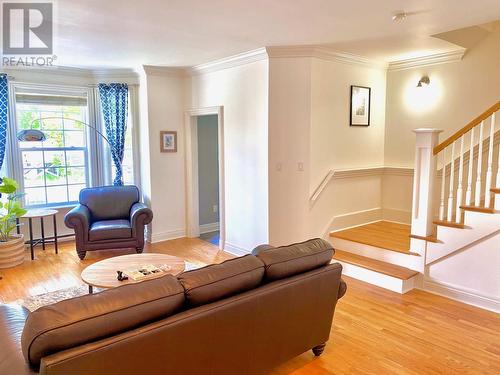 8 Howe Place, St. John'S, NL - Indoor Photo Showing Living Room