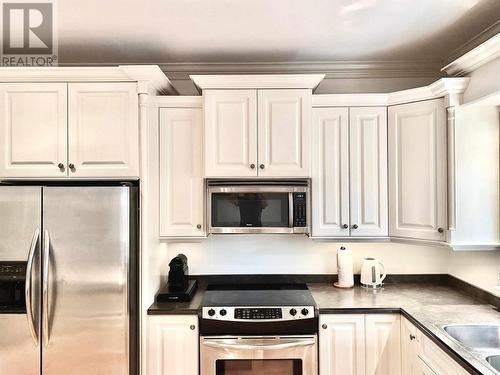 8 Howe Place, St. John'S, NL - Indoor Photo Showing Kitchen