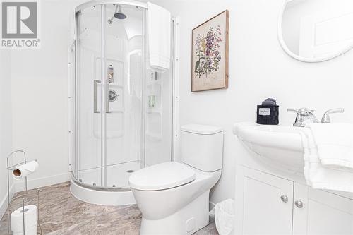 8 Howe Place, St. John'S, NL - Indoor Photo Showing Bathroom