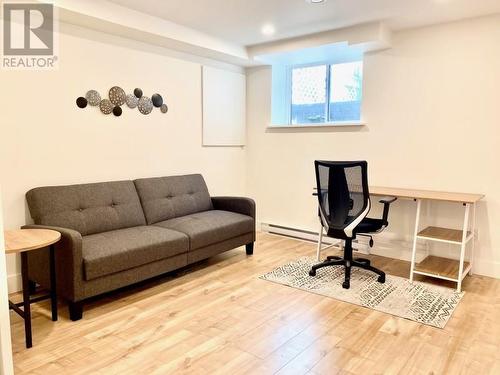 8 Howe Place, St. John'S, NL - Indoor Photo Showing Living Room