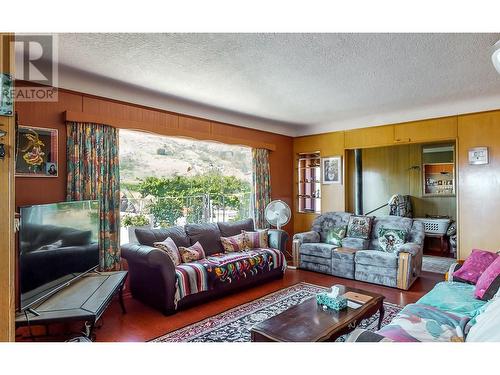 18255 3 Highway, Osoyoos, BC - Indoor Photo Showing Living Room