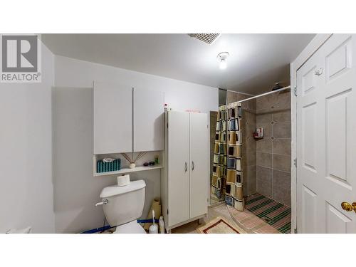 18255 3 Highway, Osoyoos, BC - Indoor Photo Showing Bathroom