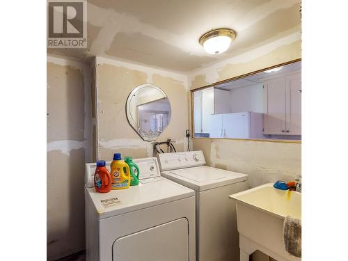 18255 3 Highway, Osoyoos, BC - Indoor Photo Showing Laundry Room