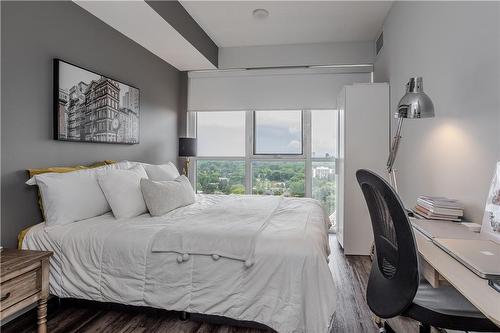 2081 Fairview Street|Unit #1404, Burlington, ON - Indoor Photo Showing Bedroom