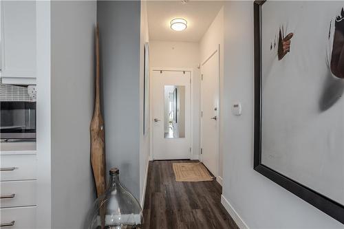 2081 Fairview Street|Unit #1404, Burlington, ON - Indoor Photo Showing Other Room