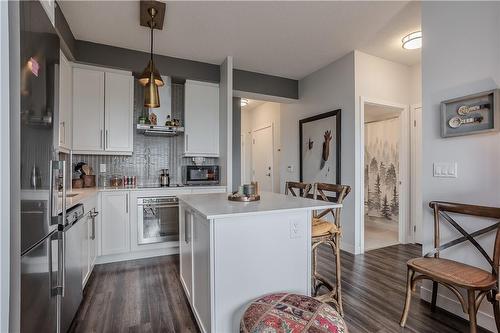 2081 Fairview Street|Unit #1404, Burlington, ON - Indoor Photo Showing Kitchen