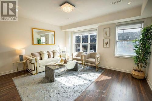 10 - 1 Leggott Avenue, Barrie (Painswick North), ON - Indoor Photo Showing Living Room