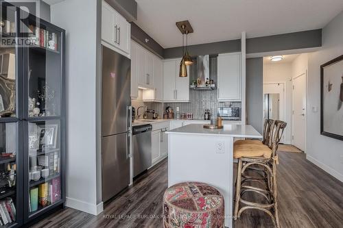 1404 - 2081 Fairview Street, Burlington (Freeman), ON - Indoor Photo Showing Kitchen With Stainless Steel Kitchen With Upgraded Kitchen