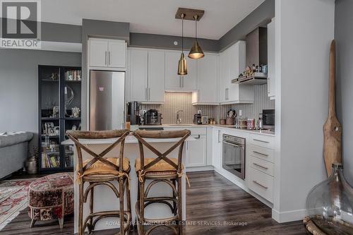 1404 - 2081 Fairview Street, Burlington (Freeman), ON - Indoor Photo Showing Kitchen