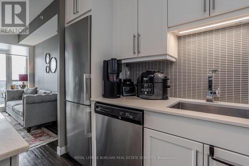 1404 - 2081 Fairview Street, Burlington (Freeman), ON - Indoor Photo Showing Kitchen