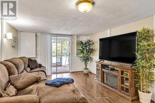 813 Norwood Terrace, Peterborough (Monaghan), ON - Indoor Photo Showing Living Room