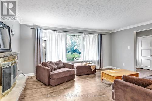 813 Norwood Terrace, Peterborough (Monaghan), ON - Indoor Photo Showing Living Room With Fireplace