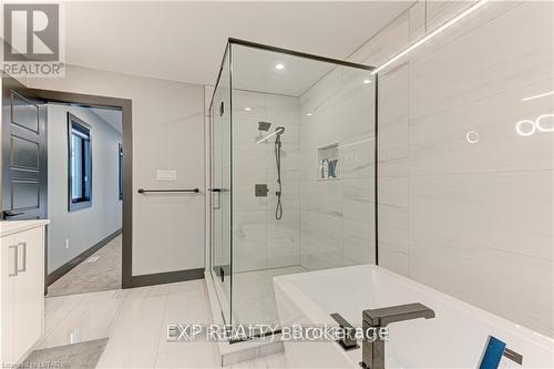 86 Optimist Drive, Southwold (Talbotville), ON - Indoor Photo Showing Bathroom