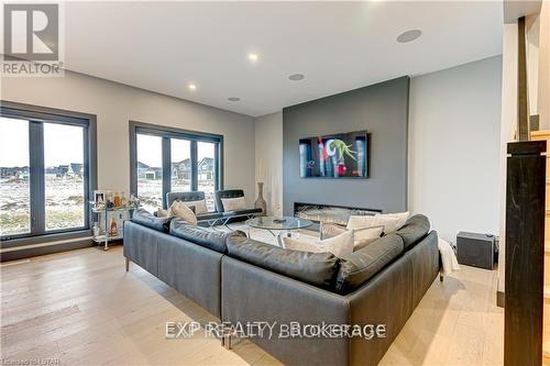 86 Optimist Drive, Southwold (Talbotville), ON - Indoor Photo Showing Living Room