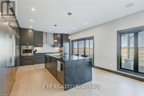 86 Optimist Drive, Southwold (Talbotville), ON - Indoor Photo Showing Kitchen With Upgraded Kitchen