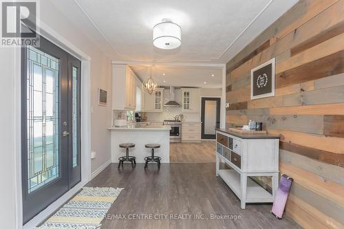 45024 Talbot Line, Central Elgin, ON - Indoor Photo Showing Kitchen