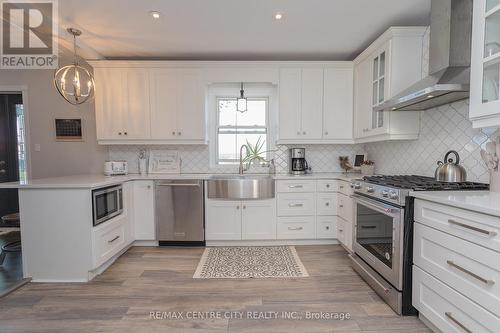 45024 Talbot Line, Central Elgin, ON - Indoor Photo Showing Kitchen With Upgraded Kitchen