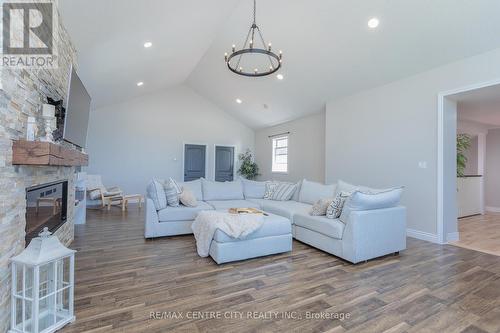 45024 Talbot Line, Central Elgin, ON - Indoor Photo Showing Living Room With Fireplace