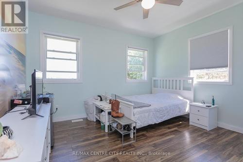 45024 Talbot Line, Central Elgin, ON - Indoor Photo Showing Bedroom