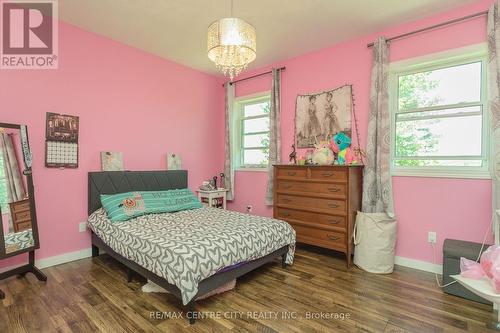 45024 Talbot Line, Central Elgin, ON - Indoor Photo Showing Bedroom