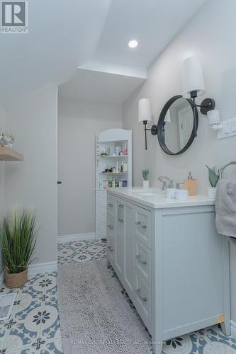 45024 Talbot Line, Central Elgin, ON - Indoor Photo Showing Bathroom