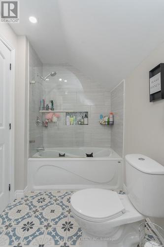 45024 Talbot Line, Central Elgin, ON - Indoor Photo Showing Bathroom