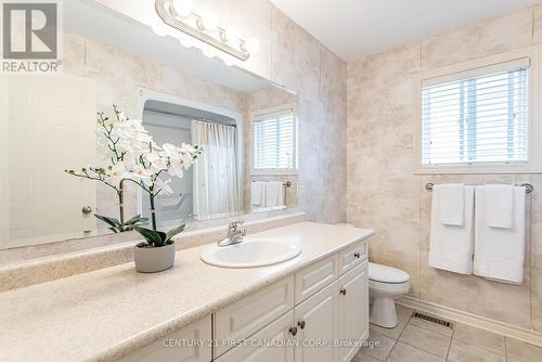 2nd floor 4 pc bathroom - 1822 Gough Avenue, London, ON - Indoor Photo Showing Bathroom