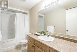 Basement 4pc bathroom - 