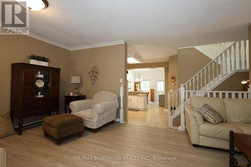 21 - 55 Lake Road W, Lambton Shores (Grand Bend), ON - Indoor Photo Showing Living Room