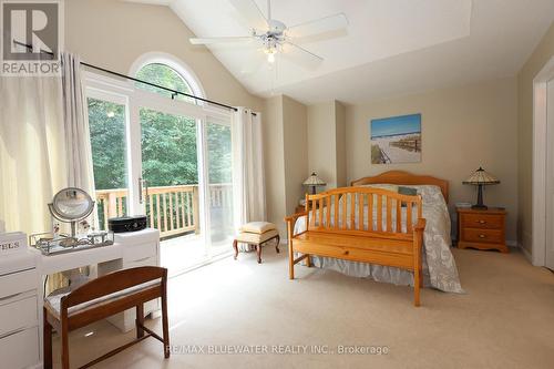 21 - 55 Lake Road W, Lambton Shores (Grand Bend), ON - Indoor Photo Showing Bedroom