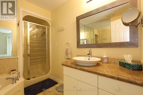 21 - 55 Lake Road W, Lambton Shores (Grand Bend), ON - Indoor Photo Showing Bathroom