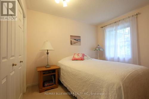 21 - 55 Lake Road W, Lambton Shores (Grand Bend), ON - Indoor Photo Showing Bedroom