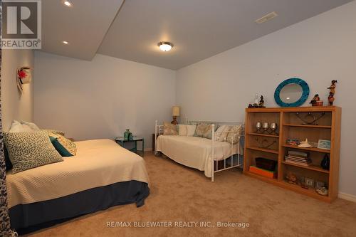 21 - 55 Lake Road W, Lambton Shores (Grand Bend), ON - Indoor Photo Showing Bedroom