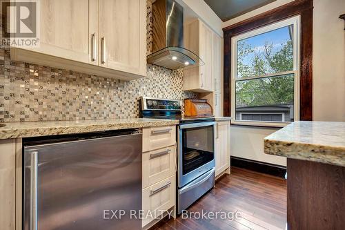 80 Spadina Avenue, Hamilton (Gibson), ON - Indoor Photo Showing Kitchen