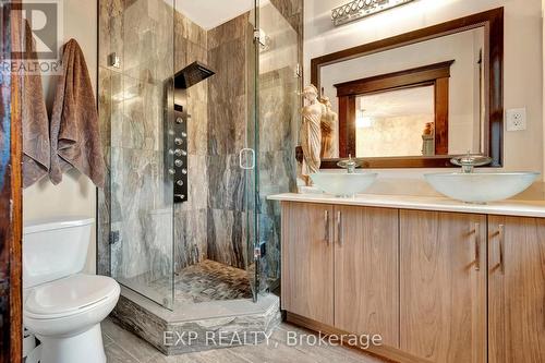 80 Spadina Avenue, Hamilton (Gibson), ON - Indoor Photo Showing Bathroom