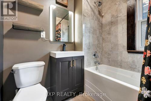 80 Spadina Avenue, Hamilton (Gibson), ON - Indoor Photo Showing Bathroom