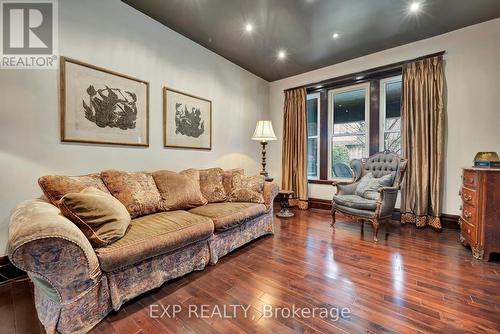 80 Spadina Avenue, Hamilton (Gibson), ON - Indoor Photo Showing Living Room