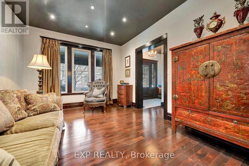 80 Spadina Avenue, Hamilton (Gibson), ON - Indoor Photo Showing Living Room