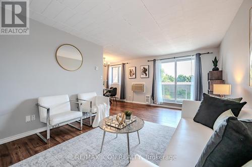 410 - 29 West Avenue, Kitchener, ON - Indoor Photo Showing Living Room