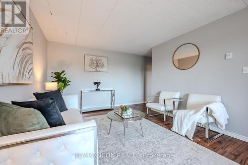 410 - 29 West Avenue, Kitchener, ON - Indoor Photo Showing Living Room