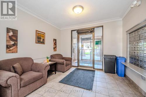 410 - 29 West Avenue, Kitchener, ON - Indoor Photo Showing Living Room