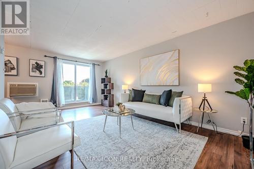 410 - 29 West Avenue, Kitchener, ON - Indoor Photo Showing Living Room