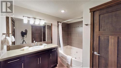 700 Bighorn  Boulevard Unit# 715 D, Radium Hot Springs, BC - Indoor Photo Showing Bathroom