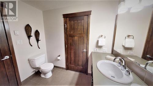 700 Bighorn  Boulevard Unit# 715 D, Radium Hot Springs, BC - Indoor Photo Showing Bathroom