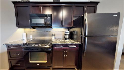 715 D - 700 Bighorn Boulevard, Radium Hot Springs, BC - Indoor Photo Showing Kitchen