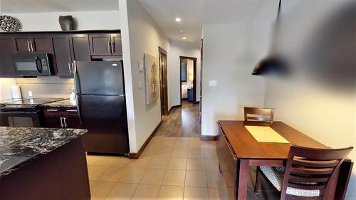 715 D - 700 Bighorn Boulevard, Radium Hot Springs, BC - Indoor Photo Showing Kitchen