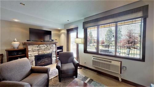 715 D - 700 Bighorn Boulevard, Radium Hot Springs, BC - Indoor Photo Showing Living Room With Fireplace