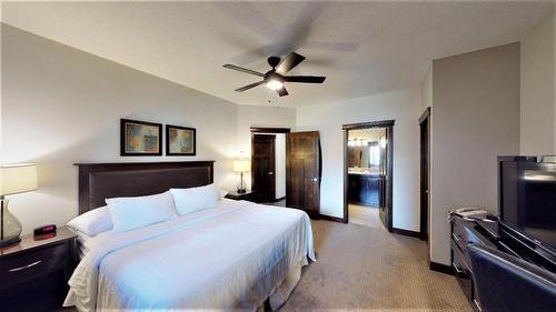 715 D - 700 Bighorn Boulevard, Radium Hot Springs, BC - Indoor Photo Showing Bedroom