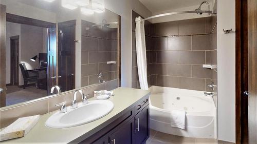 715 D - 700 Bighorn Boulevard, Radium Hot Springs, BC - Indoor Photo Showing Bathroom