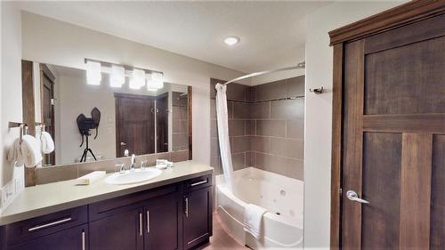 715 D - 700 Bighorn Boulevard, Radium Hot Springs, BC - Indoor Photo Showing Bathroom